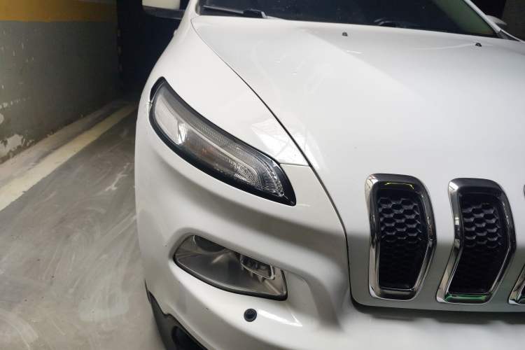 Used Jeep Cherokee 2014 2.4L Luxury Edition
