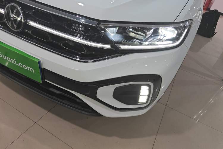 Used Volkswagen T-ROC 2025 Facelifted 300TSI DSG Two-Wheel-Drive Chen Guang Edition
