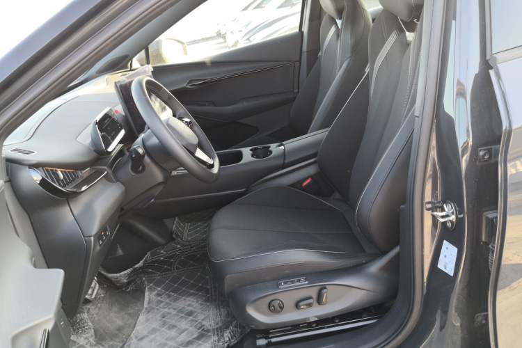 Used Volkswagen ID.UNYX 2024 Pro Long-Range Version
