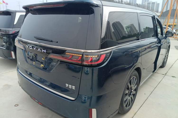Used VOYAH Dream 2025 EV Four-Wheel Drive Flagship Kunpeng Edition
