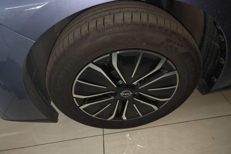 Used Nissan N6 2026 Model 180 Max Left Front Wheel Hub