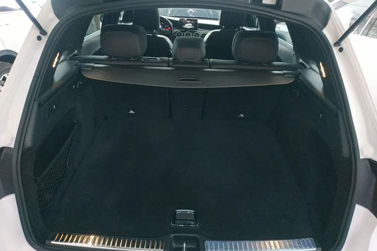 Used Mercedes-Benz GLC 2019 GLC 260 L 4MATIC Dynamic Model Trunk