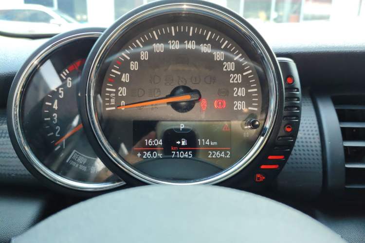 Used MINI 2016 1.5T COOPER Five-Door Edition Instrument Cluster
