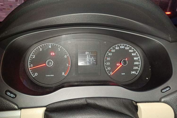 Used Volkswagen Sagitar 2014 1.6L Manual Comfort Model Instrument Cluster