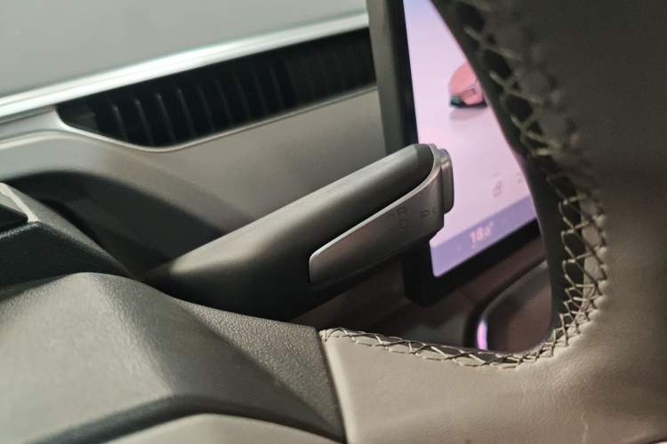 Used XPeng MONA M03 2024 620 with Ultra-Long Range Gear Lever