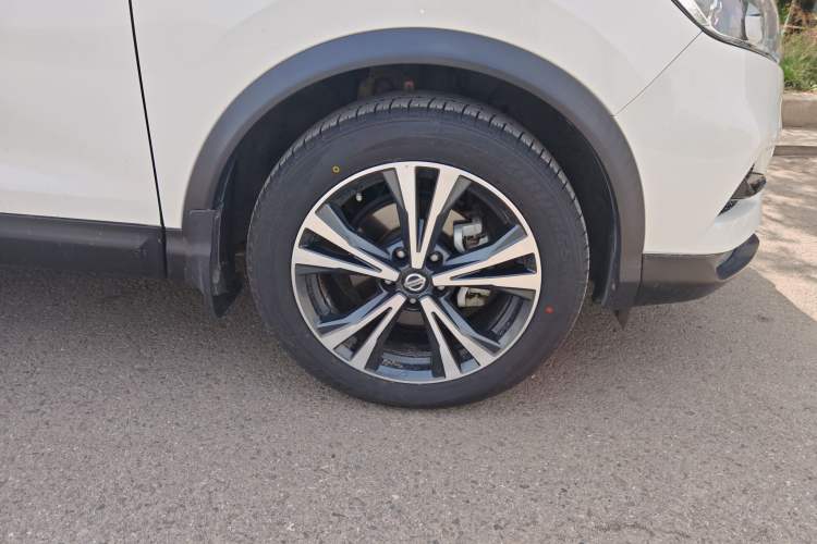 Used Nissan Qashqai 2019 2.0L CVT Luxury Edition Right Front Wheel Hub