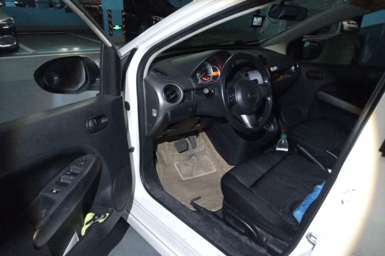 Used Mazda 2 2011 XuanDong 1.5L Automatic Fashion Edition Driver Seat