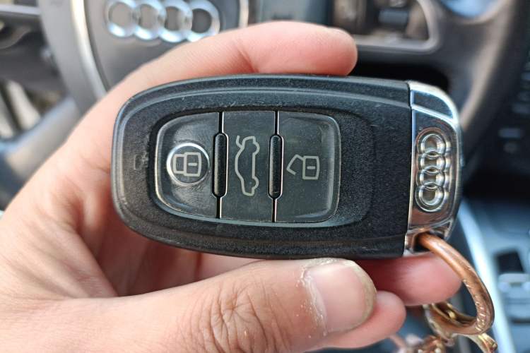 Used Audi A4L 2012 2.0 TFSI automatic standard version