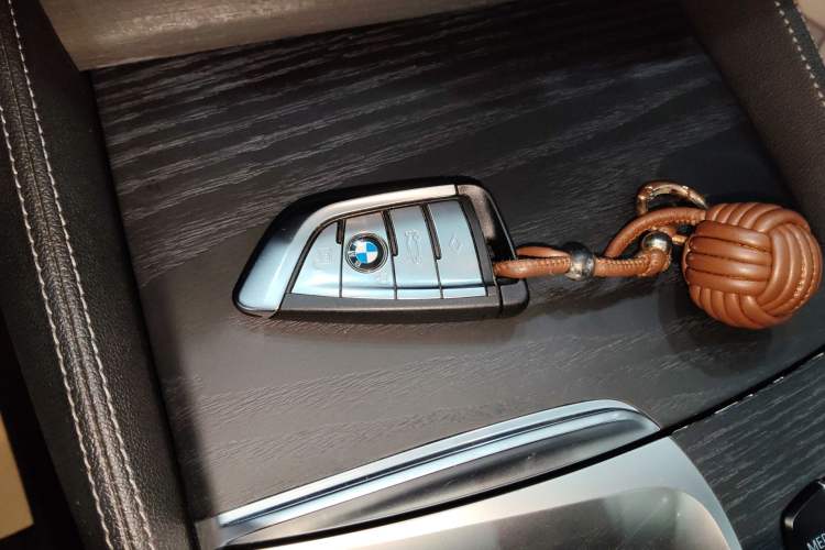 Used BMW 5 Series 2022 Second Facelift 530Li Leading Edition M Sport Package Vehicle Key