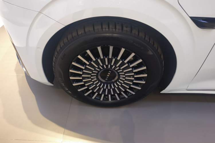 Used Zeekr 009 2024 7-Seater Aisle Version 108 kWh