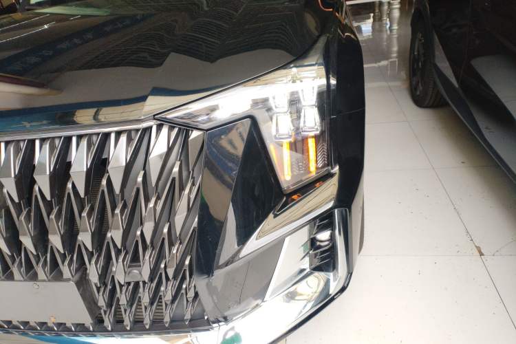 Used GAC Trumpchi GS8 2022 Flagship Series 2.0 TGDI Four-Wheel Drive Supreme Edition (7 Seats) Left Front Headlight