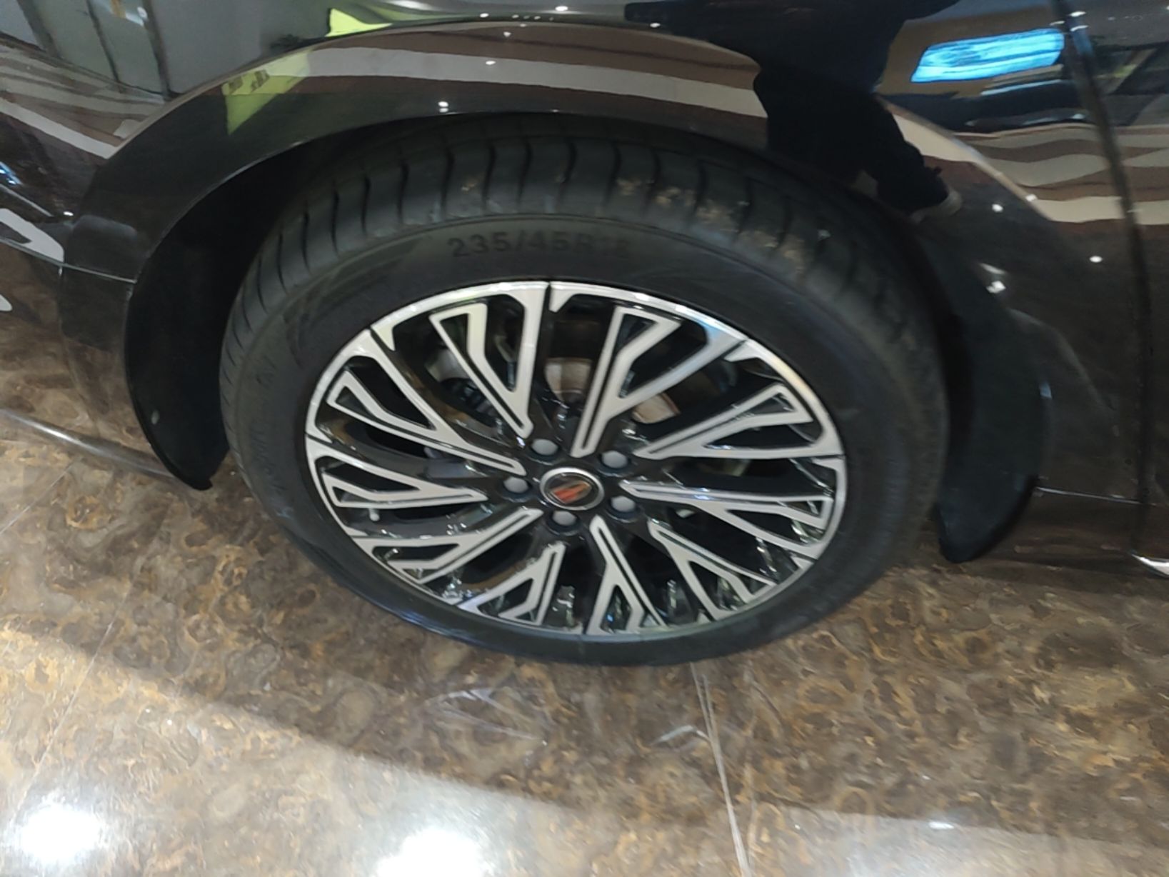 Hongqi H5 2024 2.0T Automatic Smart Connect Flagship Edition - Chinese Trim Xiang — снимка 11