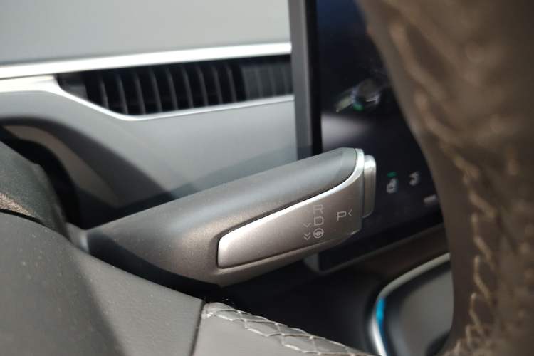 Used XPeng MONA M03 2025 600 with Ultra-Long Range Max Gear Lever