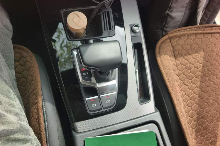 Used Audi Q5L 2023 40T Luxury Dynamic Model Gear Lever