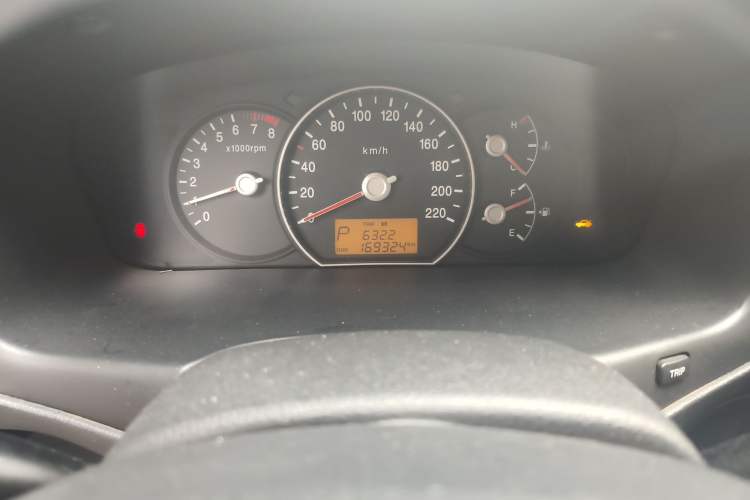 Used Kia Carens 2011 2.0L 7-Seater Automatic Standard Edition