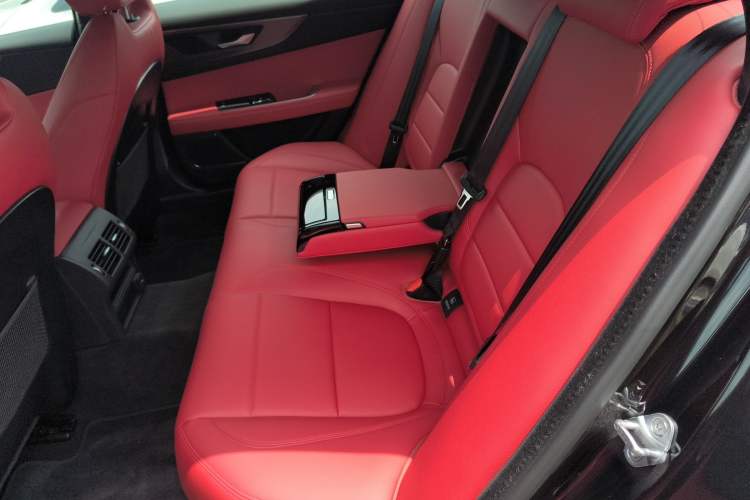 Used Jaguar XEL 2023 2.0T 250 PS R-DYNAMIC S Advanced Sport Edition Left Rear Seat