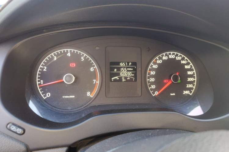 Used Volkswagen Sagitar 2014 1.6L Automatic Comfort Model Instrument Cluster