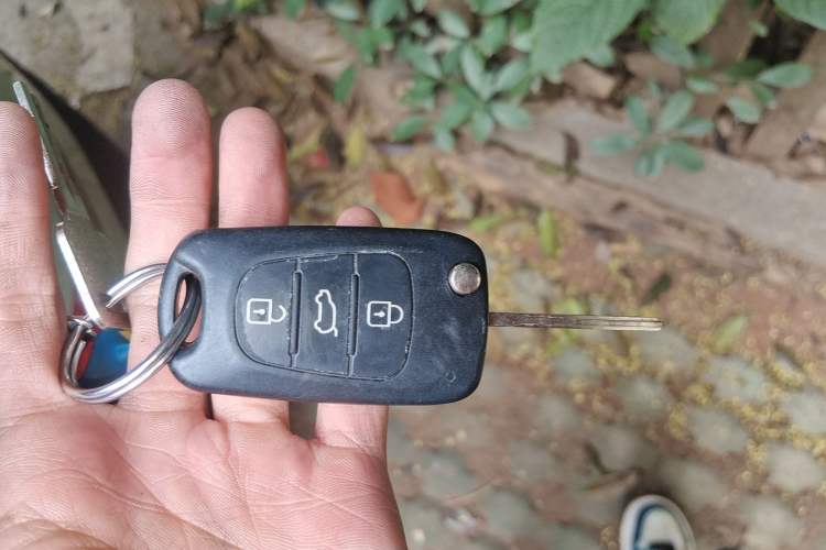 Used Kia Sportage R 2012 2.0L Automatic Two-Wheel Drive GL Trim
