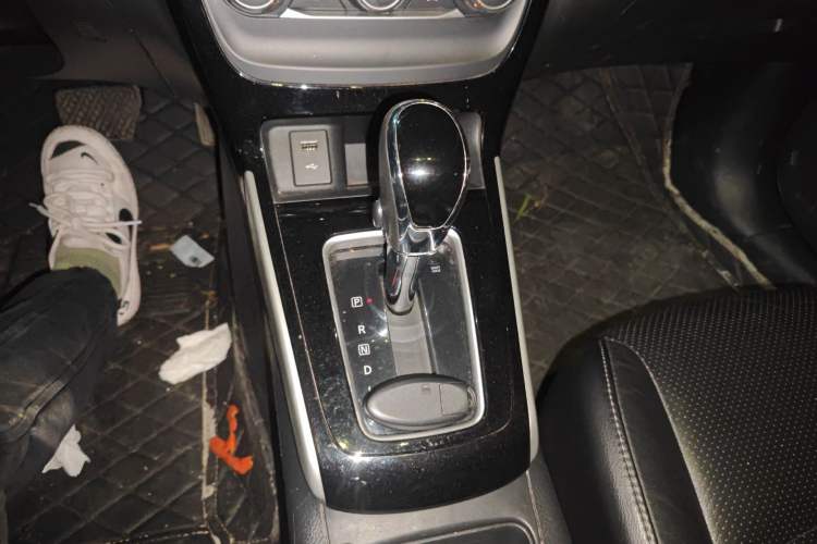 Used Nissan Sylphy 2019 1.6XV CVT Smart Connect Luxury Edition China V Standard Gear Lever