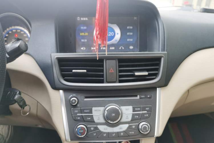 Used Soueast V5 Lingzhi 2014 1.5L Manual Comfort Model Audio And AC Panel