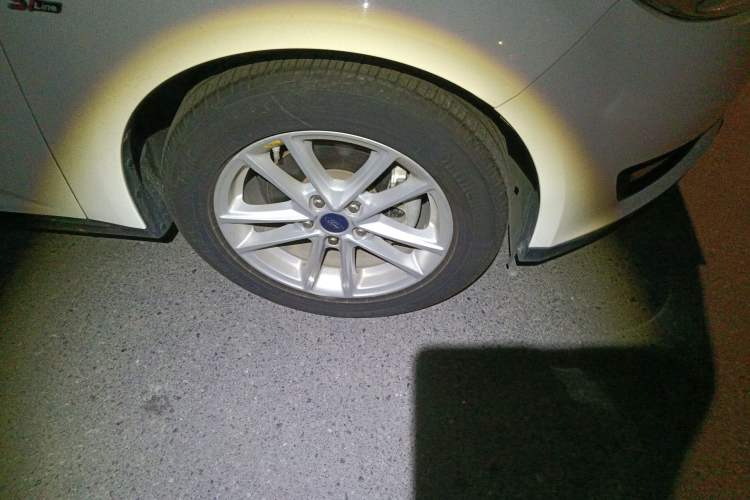 Used Ford Focus 2018 Hatchback Classic 1.6L Automatic Trendy SmartDrive Edition Right Front Wheel Hub