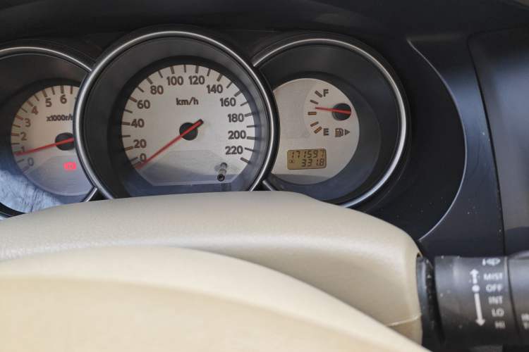 Used Nissan Livina 2010 Jingyue Edition 1.6L Manual All-Around Model