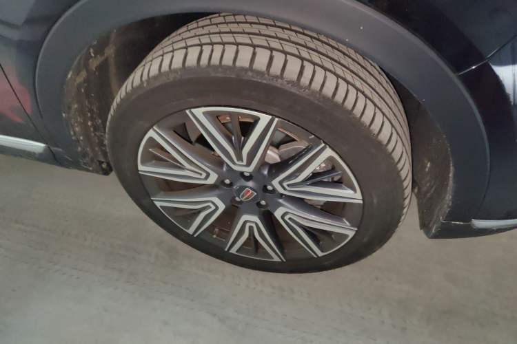 Used Hongqi HS5 2022 Facelifted Version 2.0T Smart Connect Flagship All-Wheel-Drive Edition Right Front Wheel Hub