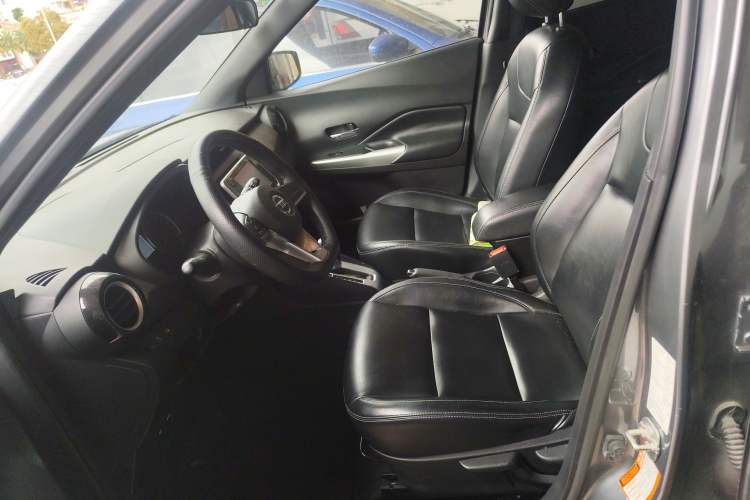 Used Nissan Kicks 2019 1.5L CVT Cool Enjoy Edition Left Front Seat