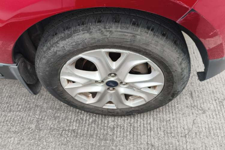 Used Ford EcoSport 2013 1.5L Manual Fashion Model Right Front Wheel Hub