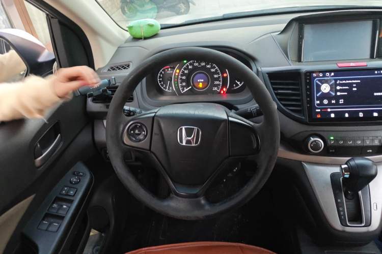 Used Honda CR-V 2012 2.0L two-wheel drive urban version
