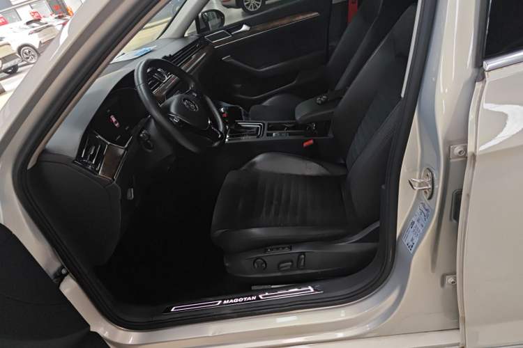 Used Volkswagen Magotan 2018 330TSI DSG Luxury Model Left Front Seat