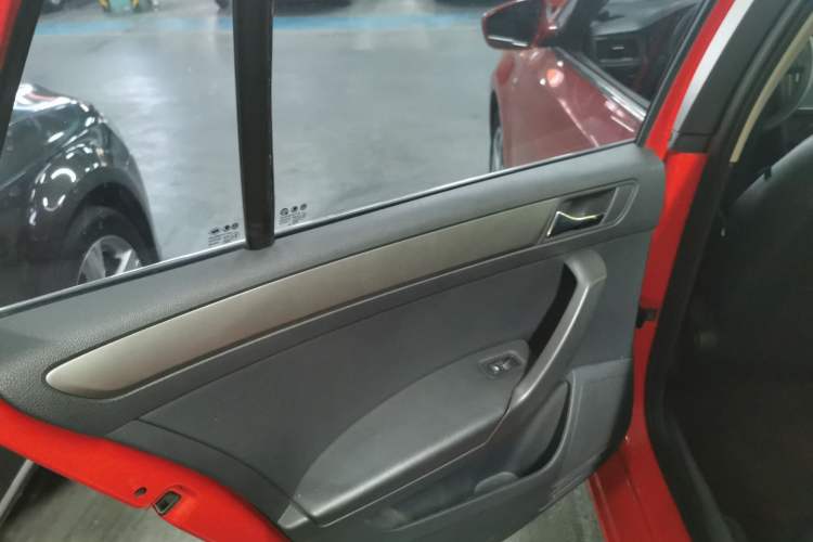 Used Skoda Rapid Spaceback 2016 Revised 1.6L Automatic Chuanxing Version
