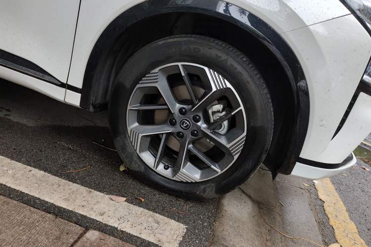 Used CHANGAN CS75 PLUS 2025 4th Generation 1.5T New Blue Whale Smart Flagship Version Right Front Wheel Hub