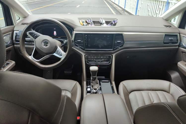 Used Volkswagen Viloran 2020 330TSI Luxury Edition
