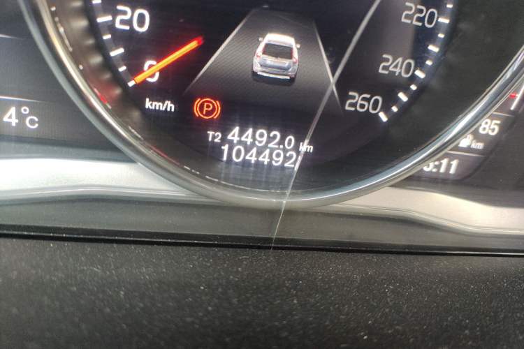 Used Volvo XC60 2017 T5 AWD Smart Range Edition Odometer Close Up