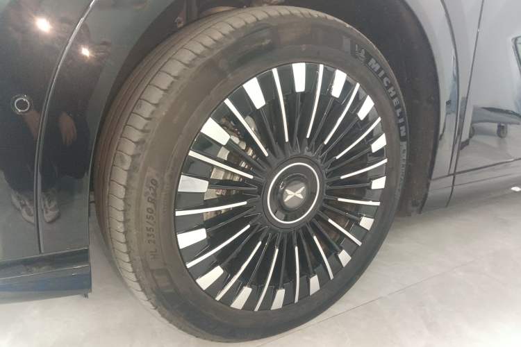 Used XPeng X9 2025 740 Ultra-Long Range Max
