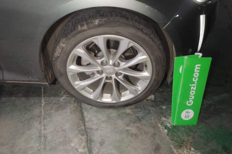 Used Cadillac CT5 2023 28T Luxury Edition (Standard Version) Right Front Wheel Hub