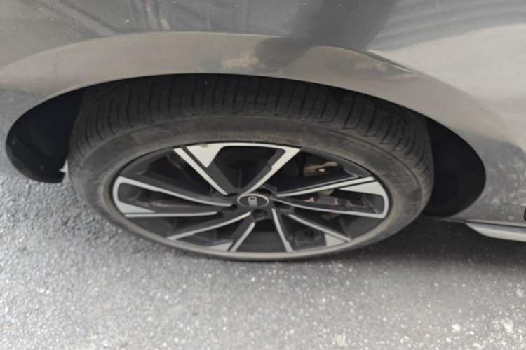 Used Audi A4L 2022 40 TFSI Stylish and Elegant Edition Right Rear Wheel Hub