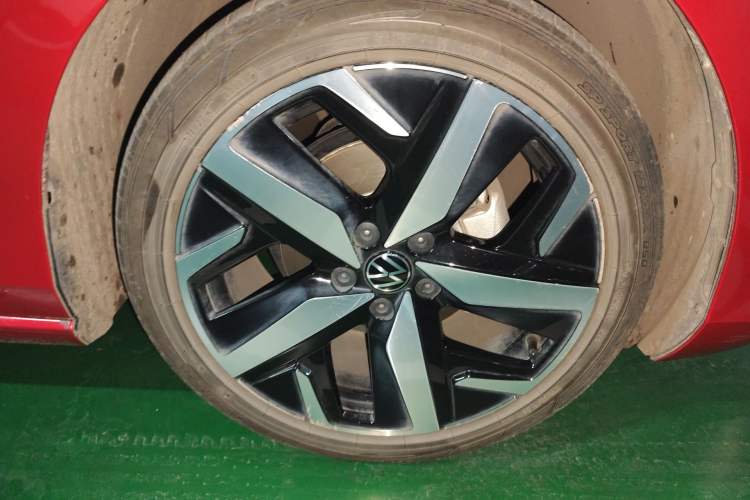Used Volkswagen Lamando 2022 Lavida L 280TSI DSG Cool & Spicy Edition Right Front Wheel Hub