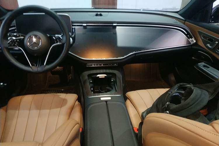 Used Mercedes-Benz E-Class New Energy 2024 E 350 e L Plug-in Hybrid Sedan
