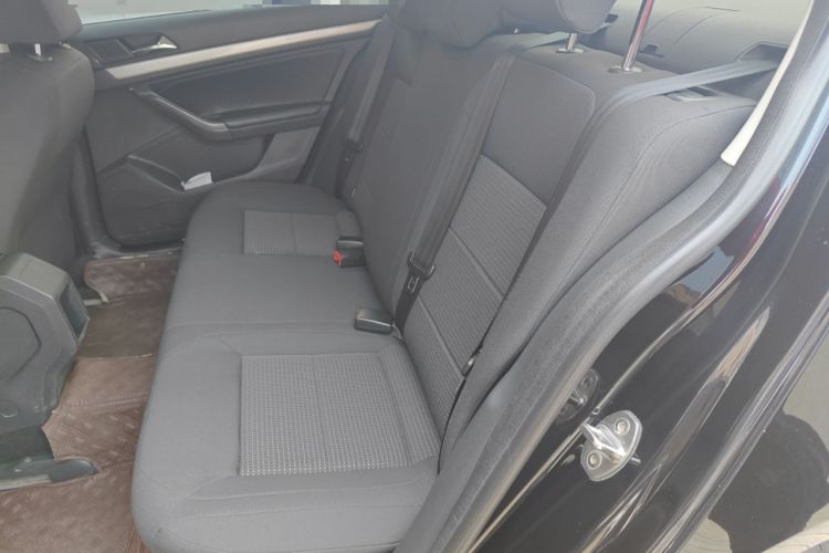 Used Volkswagen Lavida 2015 1.6L Manual Fashion Edition