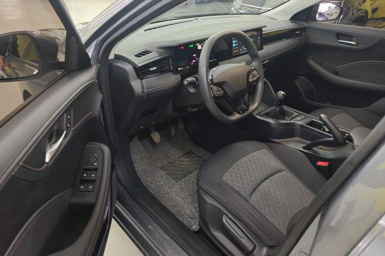 Used Roewe i5 2023 1.5L Manual Comfort Edition