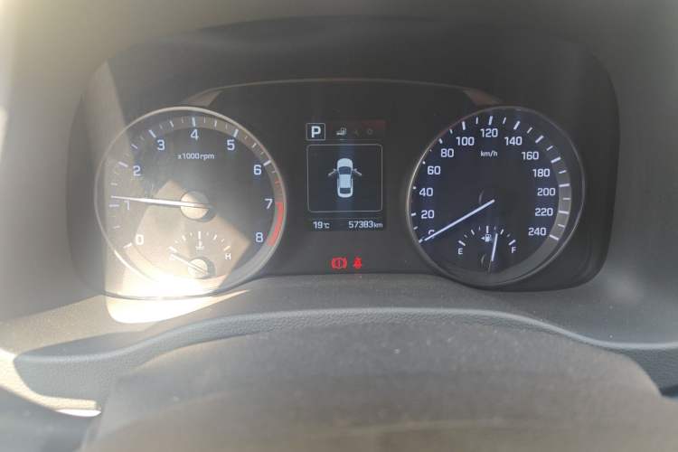 Used Hyundai Elantra (6th Generation / Lingdong) 2016 1.6L Automatic ZhiXuan – Elite Version Odometer Close Up