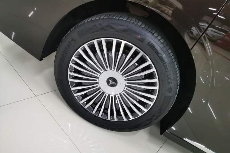 Used VOYAH Dream 2025 PHEV Four-Wheel Drive Prestige Kunpeng Edition