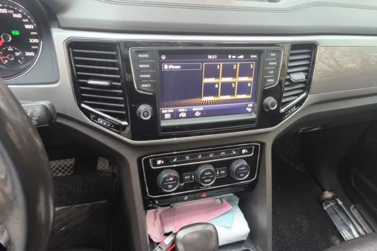 Used Volkswagen Teramont 2017 330TSI Two-Wheel-Drive Luxury Edition Audio And AC Panel