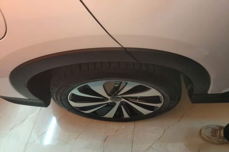 Used BYD Song PLUS New Energy 2024 HONOR Edition DM-i 110km Flagship Model Right Rear Wheel Hub