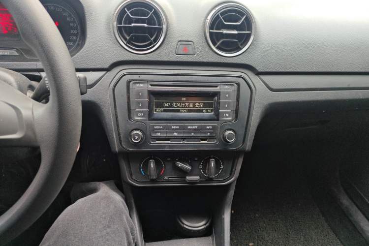 Used Volkswagen Jetta 2017 1.4L Manual Fashion Edition
