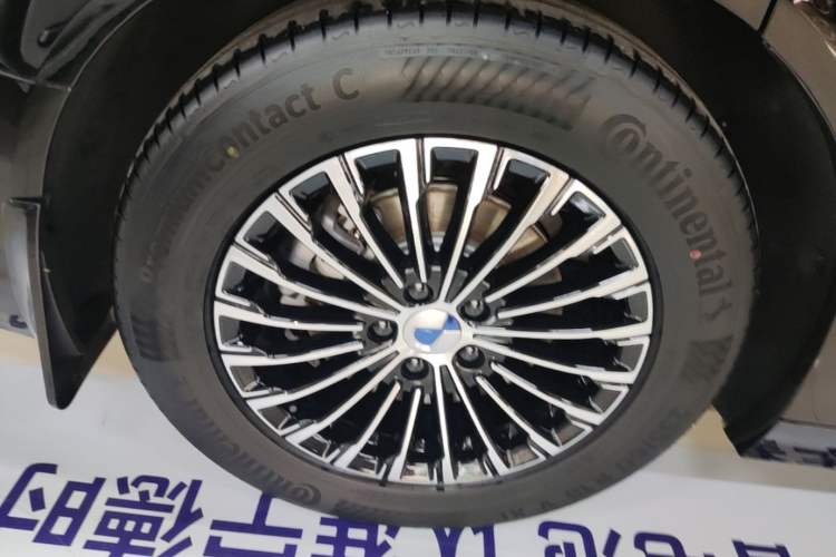 Used Denza D9 2022 DM-i 970 Four-Wheel Drive Flagship Model Right Rear Wheel Hub