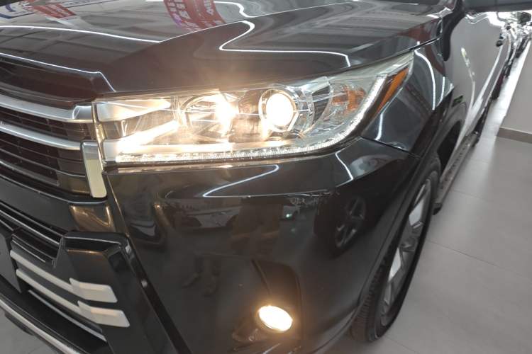Used Toyota Highlander 2018 2.0T Four-Wheel Drive Prestige Version 7 Seats China VI Standard

