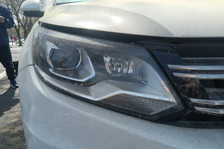 Used Volkswagen Tiguan 2015 1.8TSI Automatic Two-Wheel Drive Luxury Model Right Front Headlight